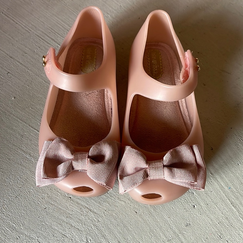 Mini Melissa jelly’s size 8 toddler